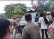 Nyaris Baku Hantam, Massa Aksi Vs Satpol PP di Sultra