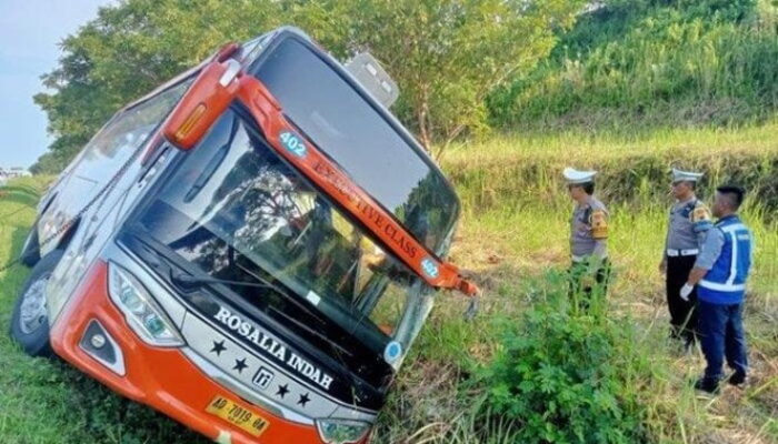 Insiden Memilukan: Kecelakaan Bus Rosalia Indah di Tol Batang-Semarang