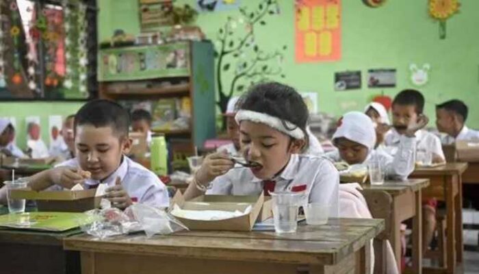 Survei Indikator: 21,7 Persen Masyarakat Belum Puas dengan Program Makan Bergizi Gratis