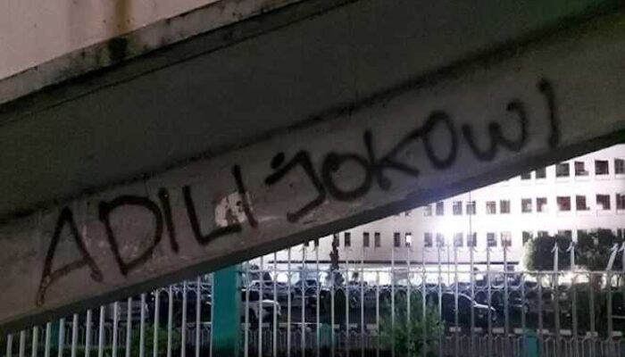 Gelombang Coretan “Adili Jokowi” Merebak, Cermin Kekecewaan Publik?