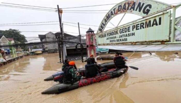 Bencana Banjir Bandang, Apa Kata Penyair Ketika Bersyair di Atas Permukaan Air