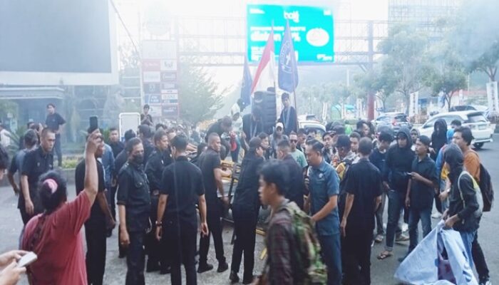 Ratusan Mahasiswa Desak Pertanggungjawaban Hotel Claro Makassar atas Tewasnya Bocah 6 Tahun
