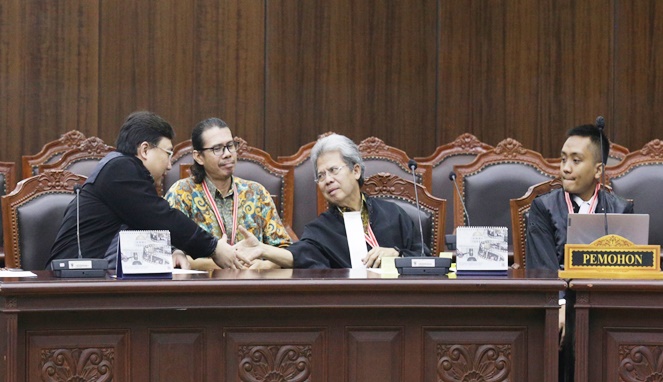 MK Pangkas Taring Pasal Karet UU ITE, Kritik Kini Tak Mudah Dipidana