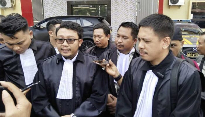 Tak Terima Rekannya Dilaporkan, Ratusan Advokat Bersatu Bela Wawan Nur Rewa
