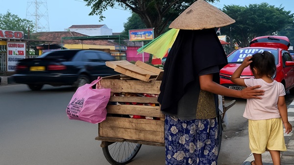 Ekonomi Tumbuh, Kemiskinan Memburuk: Ironi Besar Indonesia di Mata Dunia
