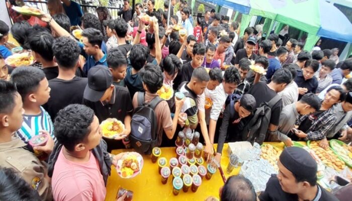 Jumat Berkah DPK Sulsel Diserbu Jamaah, Menu Gratis hingga Pegiat Literasi Hadir