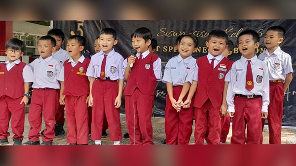 Kocak dan Menggemaskan! Tari Paijo Bocil SD Borong Makassar Bikin Guru Tertawa