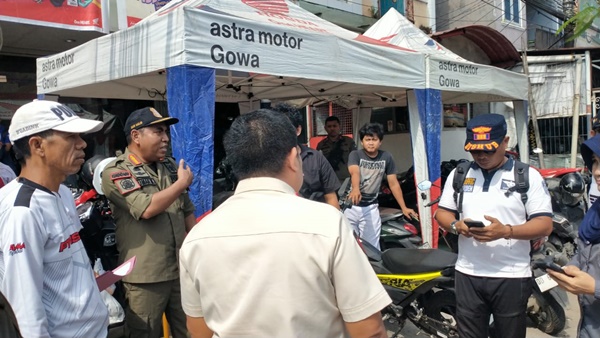 Trotoar Dicaplok Jadi Area Dagang di Gowa, Aparat Turun Tangan