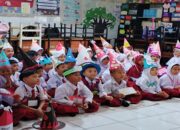 MPLS SDN Borong Makassar Disambut Antusias, Ayah Antar Anak di Hari Pertama Sekolah