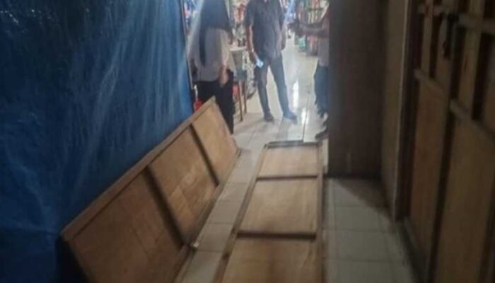 Kolektor Pasar Pekkae Berulah bak Preman, Pintu Kios Pedagang Diobrak-abrik