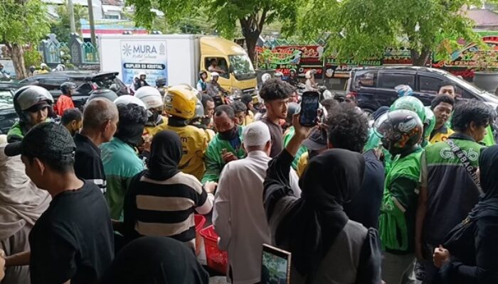 Anniversary ke-17, Raja Wangi Gratiskan Parfum untuk Ribuan Ojol Makassar