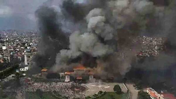 Menyala Nepal, Gedung “Sarang Tikus” Pejabat Dibakar Demonstran