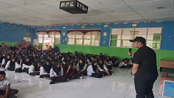 Densus 88 Polda Sulsel Berikan Motivasi dan Inspirasi Pelajar melalui Program IRET