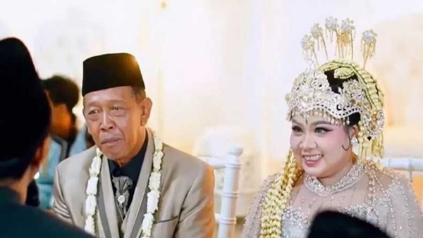 Jomblo Nangis, Kakek 74 Tahun Nikahi Gadis Pacitan dengan Mahar Rp 3 Miliar