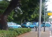 Parkir Sembarangan, Serobot Trotoar, Sopir Blue Bird Bikin Gerah Warga