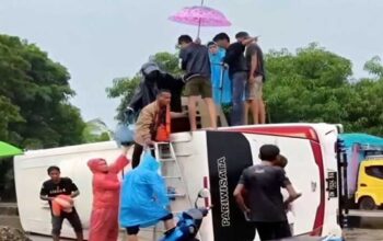 Bus Rombongan Umrah Polman Terjungkal di Pangkep, Penumpang Selamat