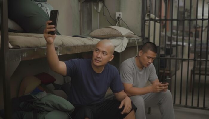 Pengawasan Lalai, Napi “Spanyol” Bebas Pakai HP, Pimpinan Lapas Bollangi Tak Becus