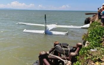 Gagal Landing, Pesawat Smart Air PK-SNS Jatuh di Bibir Pantai Nabire
