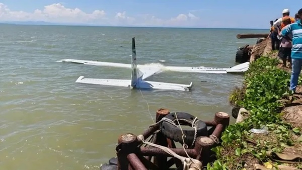Gagal Landing, Pesawat Smart Air PK-SNS Jatuh di Bibir Pantai Nabire