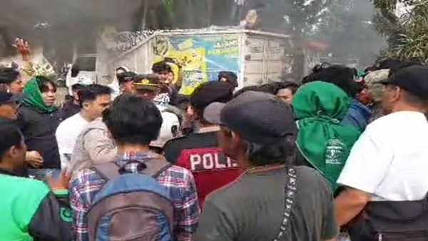 Ricuh Demo Pemekaran Luwu Tengah di Makassar, Massa dan Satpol PP Bentrok