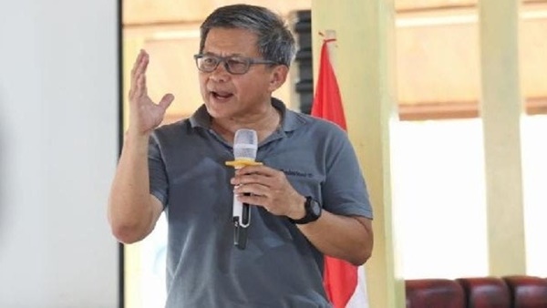 Tak Mampu Beli Buku, Anak SD Bunuh Diri, Rocky Gerung Sentil Negara Pilih Biayai Trump