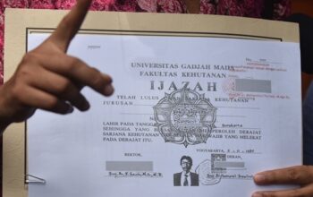 Babak Baru Sengketa Ijazah, Salinan Jokowi Dibuka Tanpa Sensor ke Pubik