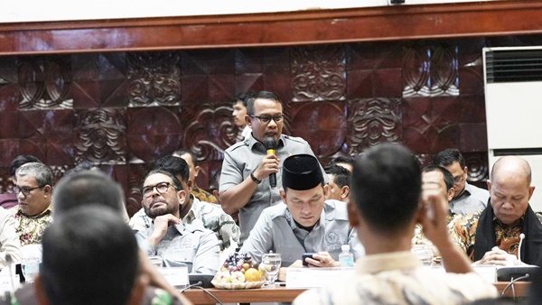 Ketua Fraksi Partai NasDem DPRA, Ir.Nurchalis S.P., M.Si, saat menyampaikan masukan strategis dalam rapat pembahasan revisi Undang-Undang Pemerintahan Aceh (UUPA) bersama Badan Legislasi DPR RI.