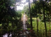 Kondisi Jembatan Gantung Pajalesang di Kota Palopo yang hingga kini belum mendapat perbaikan dan dikeluhkan warga karena dinilai membahayakan keselamatan pengguna.