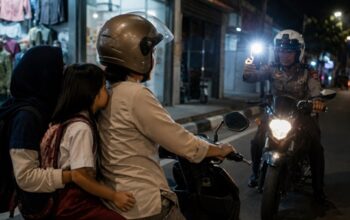 Ibu di Parepare Ngaku Disorot Flash HP Oknum Polisi, Dua Anaknya Trauma