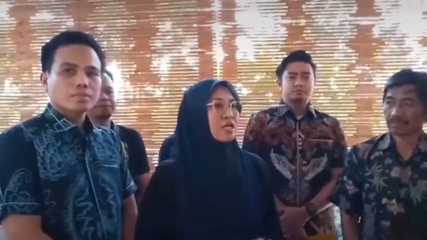 Bupati Gowa Hj Sitti Husniah Talenrang didampingi tim kuasa hukum memberikan keterangan kepada awak media terkait pelaporan dua saksi Pansus Hak Angket DPRD Gowa ke Bareskrim Polri.