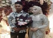 Foto yang beredar di media sosial memperlihatkan pengantin pria Firsan (kiri) bersama mempelai perempuan usai prosesi akad nikah di Galesong Utara, Kabupaten Takalar. Belakangan, Firsan mengaku ditampar kakak iparnya sesaat setelah ijab kabul dan melaporkan kejadian tersebut ke polisi. (Foto: tangkapan layar/media sosial)