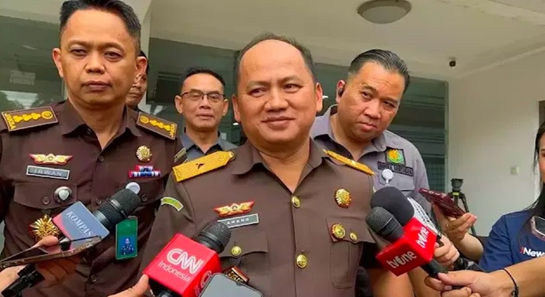 Kapuspenkum Kejagung, Anang Supriatna, memberikan keterangan pers terkait penghentian kegiatan pengumpulan data dan keterangan program MBG di seluruh wilayah Indonesia. (Foto : Ist)