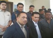 Kuasa Hukum Bupati Gowa, saat memberikan keterangan pers di Rumah Jabatan Bupati Gowa usai sidang Pansus.