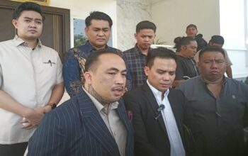 Kuasa Hukum Bupati Gowa, saat memberikan keterangan pers di Rumah Jabatan Bupati Gowa usai sidang Pansus.