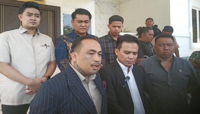 Tak Sudi Didikte, Bupati Gowa “Pukul Balik” Pansus dengan Walk Out dari Kursi Panas