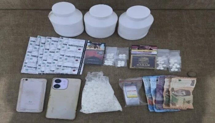 Polisi Amankan 1.083 Butir Obat Berlogo Y dari Tangan Pemuda di Maros