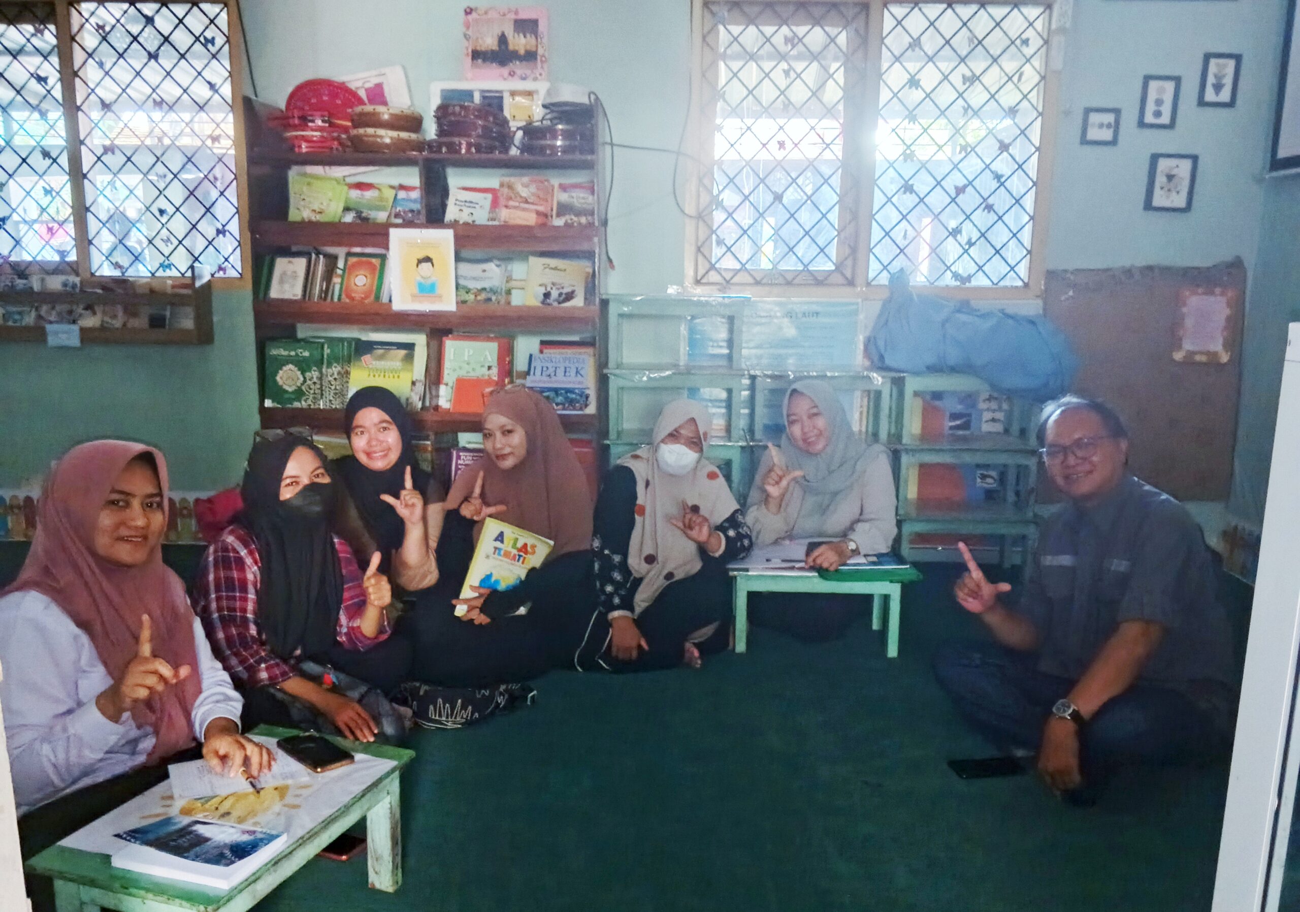 Suasana rapat Bunda Pustaka SD Negeri Borong Makassar dalam mematangkan konsep PELITA (Pekan Literasi SDN Borong Makassar) dan rencana audiensi dengan Bunda Literasi Kota Makassar, Hj. Melinda Aksa, Rabu (2/9/2026).