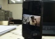 Tersangka kasus tanah, Hatta Hamzah saat dilakukan konfrontasi via video call dari Penyidik.