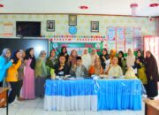 Peserta Bimbingan Teknis (Bimtek) Program Inovasi Sekolah UPTD SPF SD Negeri Borong Makassar berfoto bersama usai kegiatan, Sabtu (5/9/2026). Kegiatan ini menjadi bagian dari upaya mendorong guru dan orang tua untuk mengembangkan gagasan inovatif dalam meningkatkan kualitas layanan pendidikan.