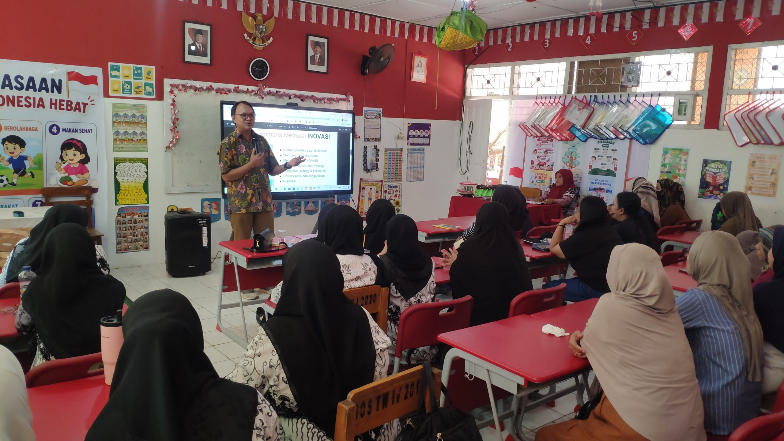 Kegiatan sosialisasi inovasi “Berlayar” SD Inpres Tello Baru 2 Makassar yang diikuti guru dan perwakilan orangtua murid, Jumat (25/9/2026). Kegiatan ini menjadi bagian dari upaya sekolah memperkuat literasi, numerasi, karakter, kreativitas, dan prestasi peserta didik.