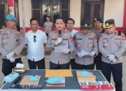 Kapolresta Gowa Kombes Pol. Muh Yusuf Usman didampingi jajaran pejabat utama saat memimpin press release pengungkapan kasus penipuan dan penggelapan 19 mobil rental bermodus operasional MBG di halaman Mapolres Gowa.