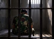 Ilustrasi Letkol Arman ditahan buntut Rumah Dinas TNI di Cijantung jadi Markas Judol (Visual AI).