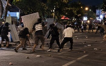 Tangkapan layar video perang Kelompok Rajawali vs Kokolojia di Makassar Pecah